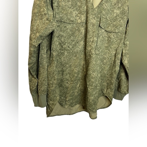 Athleta Zuma Printed Top in Viper Shadow Olive SIZE M        #657857 - Picture 5 of 9